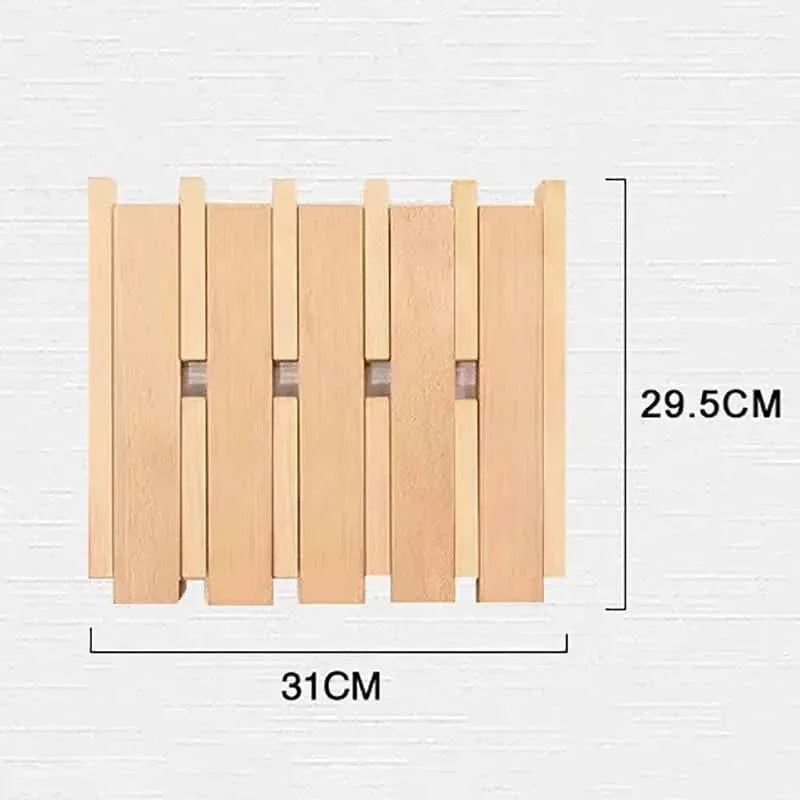 Dimensions vérifiées du petit porte-manteau carré en bois clair : largeur 31 cm et hauteur 29,5 cm