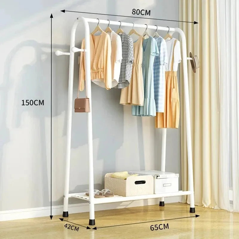Dimensions d’origine du mini dressing blanc : hauteur 150 cm, barre 80 cm, base 65 cm et profondeur 42 cm