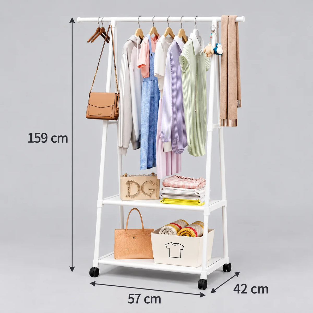 Dimensions de la penderie roulante blanche : hauteur 159 cm, largeur de base 57 cm et profondeur de base 42 cm