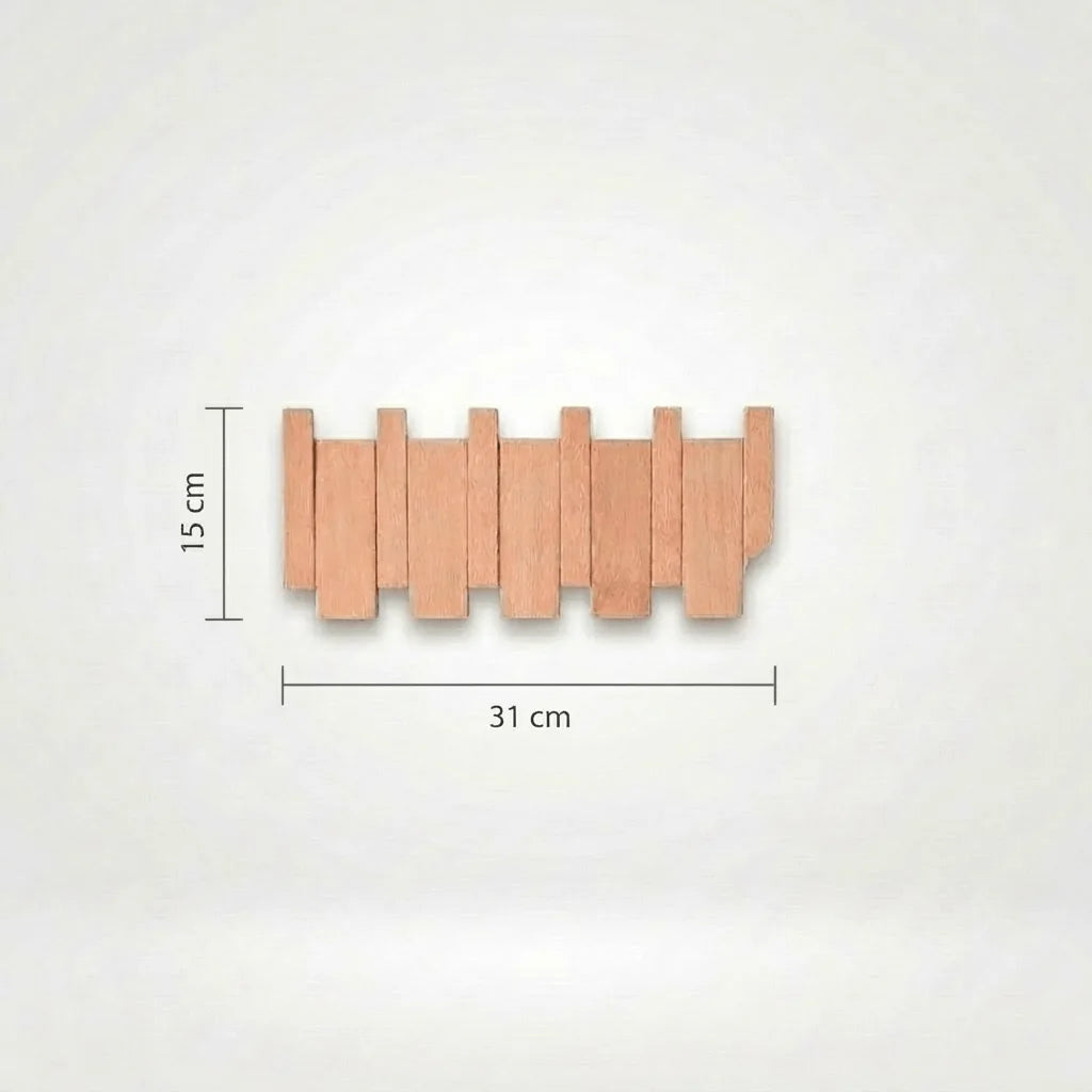 Dimensions vérifiées du porte-manteau mural compact en bois clair : 31 cm de long et 15 cm de haut