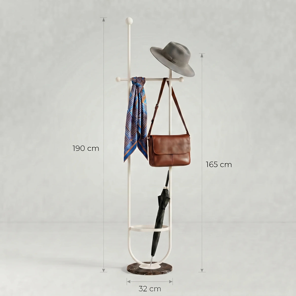 Image de cotes du porte-manteau blanc à base sombre : hauteur totale 190 cm et diamètre de base 32 cm ; une cote secondaire de 165 cm y figure sans portée identifiée