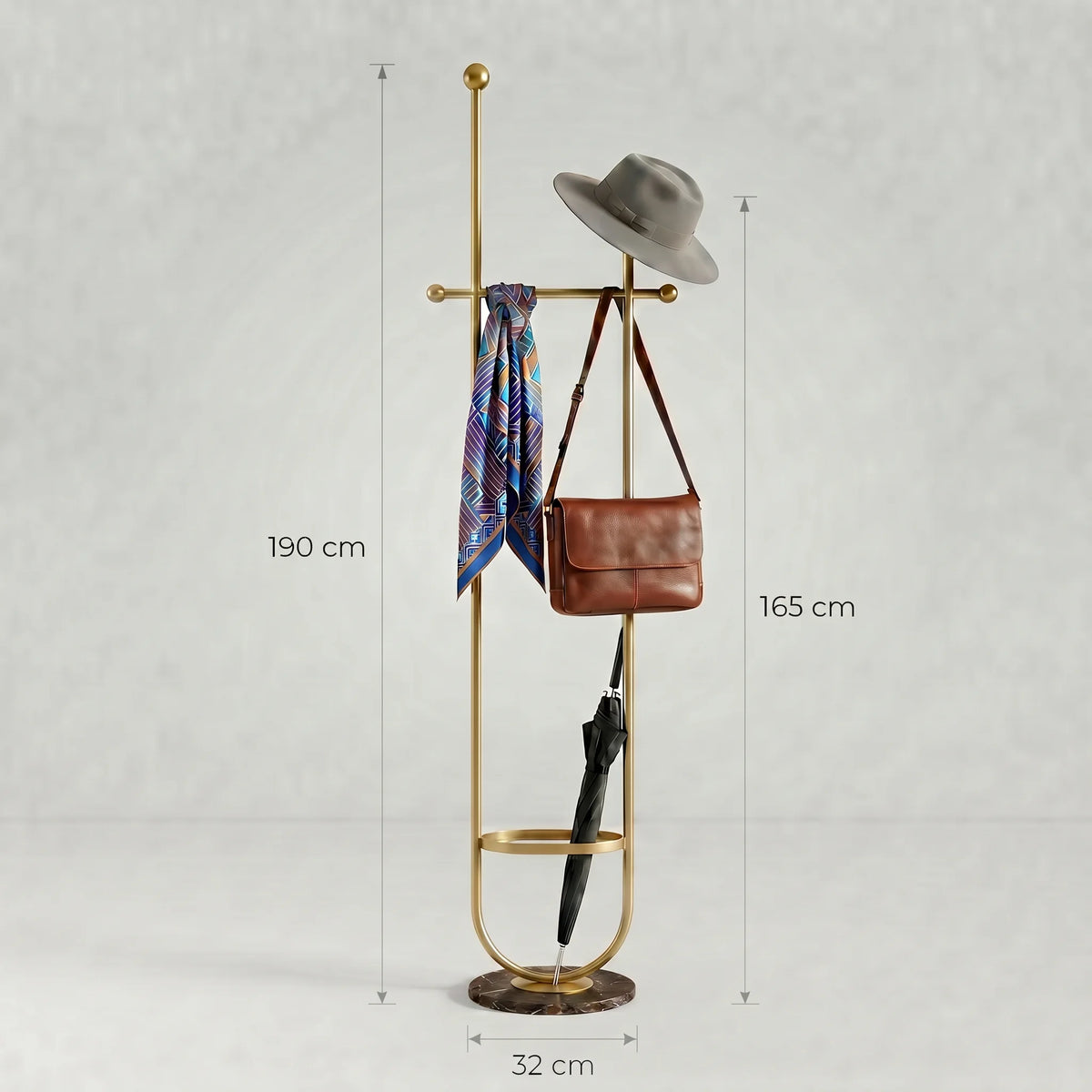 Image de cotes du porte-manteau doré : hauteur totale 190 cm et diamètre de base 32 cm ; une cote secondaire de 165 cm y figure sans portée identifiée