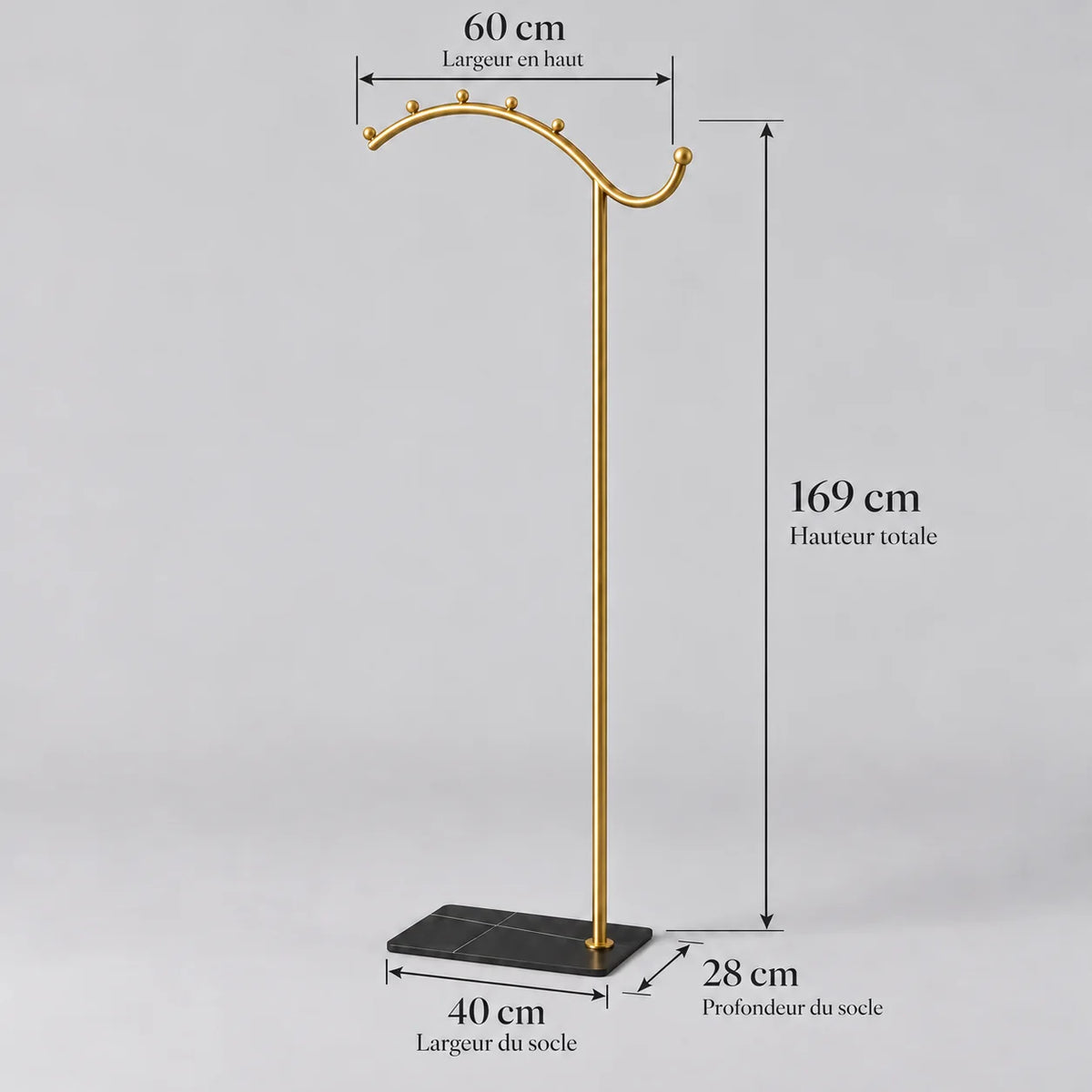 Dimensions du porte-manteau voûte dorée à socle noir : hauteur 169 cm, envergure 60 cm, socle 40 × 28 cm