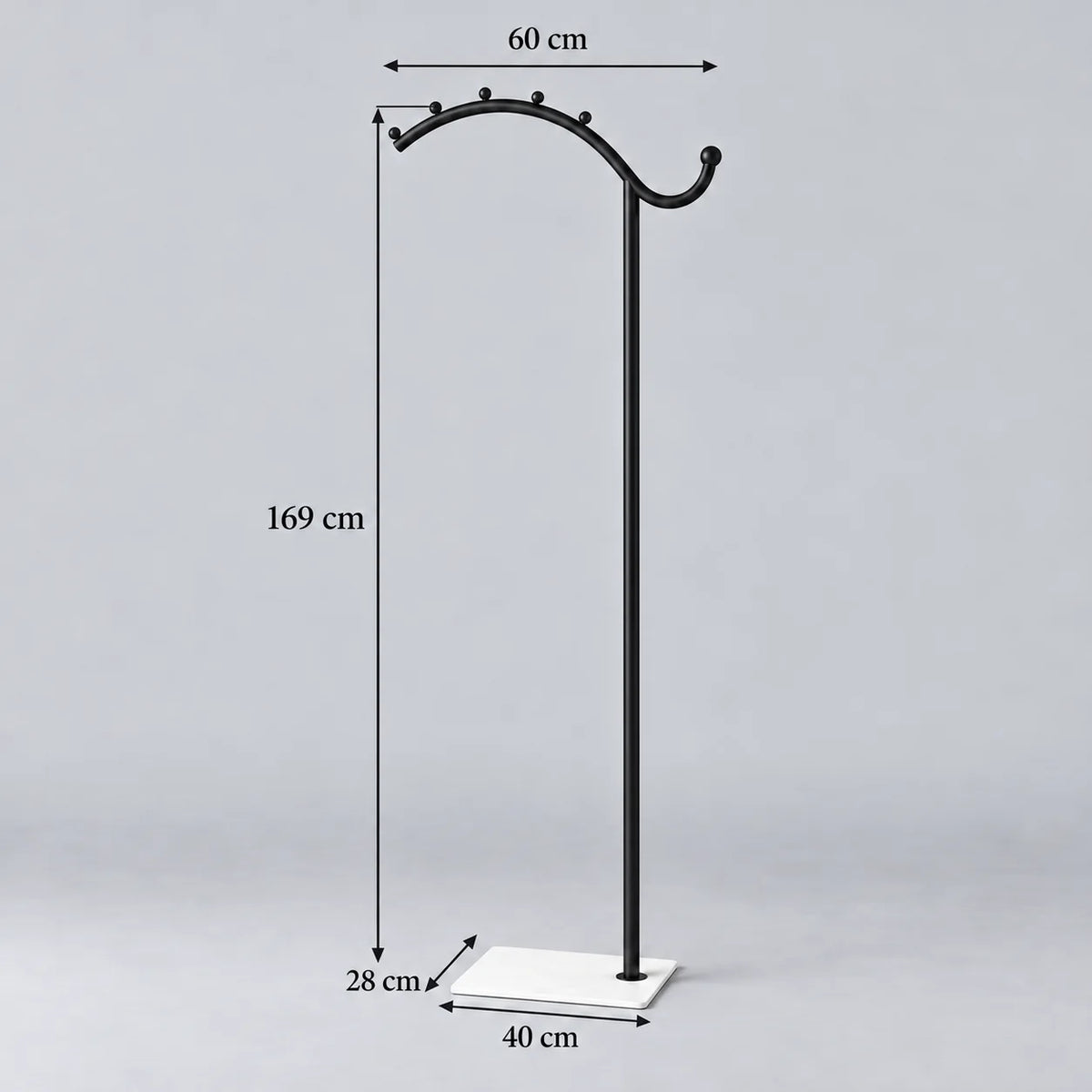 Dimensions du porte-manteau voûté noir à socle blanc : hauteur 169 cm, envergure 60 cm, socle 40 × 28 cm