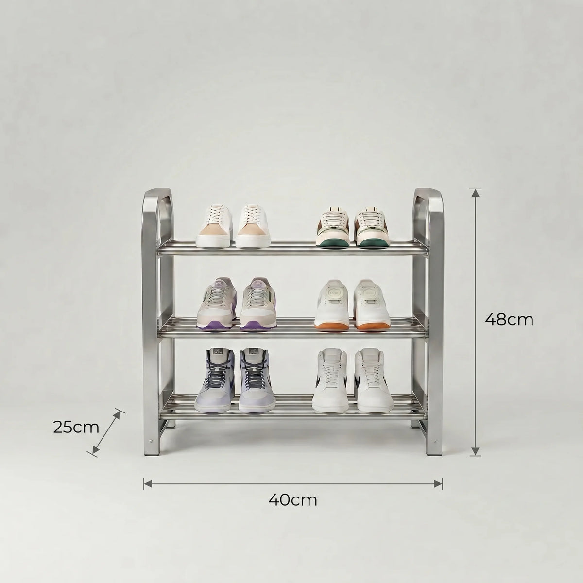 Dimensions du range-chaussures argenté à trois niveaux : hauteur 48 cm, largeur 40 cm et profondeur 25 cm